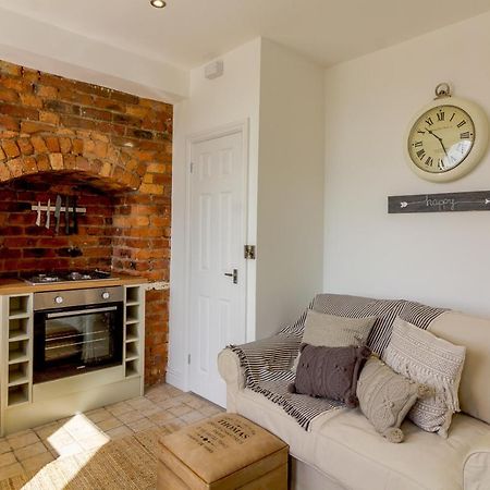 Beautiful 1 Bed Apartment In The Heart Of Matlock Matlock  Kültér fotó